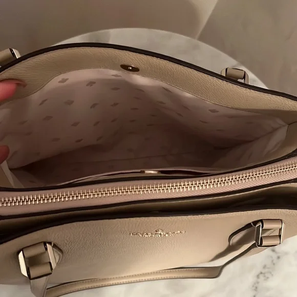 ♠️ EUC Kate Spade Monet Tote in Warm Beige♠️ - Picture 7 of 9